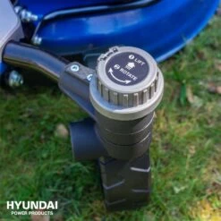 Hyundai 57025 Benzine Grasmaaier - 4-takt - 196cc - 4,2kW 15 Hyundai 57025 Benzine Grasmaaier - 4-takt - 196cc - 4,2kW -Home gereedschap 474dc8f7736c4a9186cfd679a571f186