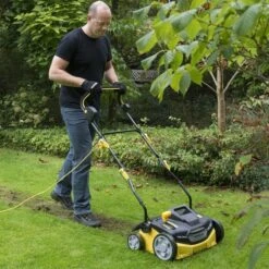 Powerplus POWXG7516 Verticuteerder / Verluchter - 1800W - 360mm 7 Powerplus POWXG7516 Verticuteerder / Verluchter - 1800W - 360mm -Home gereedschap 67e1451dc41420a45d1ea852c07f7875