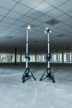 Makita NLADML813 14.4V - 18V Li-Ion Accu Bouwlamp Op Statief - 100-220cm - 3000 Lumen -Home gereedschap 73f05363b065e1c8ec1223f56c601714