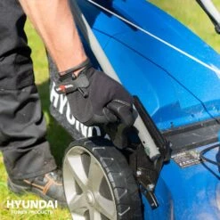 Hyundai 57025 Benzine Grasmaaier - 4-takt - 196cc - 4,2kW 17 Hyundai 57025 Benzine Grasmaaier - 4-takt - 196cc - 4,2kW -Home gereedschap 7a8530f4b6ef65300b632905129a8f51