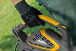 Stiga BL 130c V Elektrische Bladblazer Met Zuigfunctie - 2,6kW - 92m/s - 7m³/min -Home gereedschap 8ceb107f14d84a946eb4b568922bb846