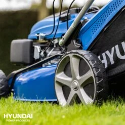 Hyundai 57024 Benzine Grasmaaier - 196cc - 4-takt - Elektrische Start 18 Hyundai 57024 Benzine Grasmaaier - 196cc - 4-takt - Elektrische Start -Home gereedschap d7413d496ce3256eb8a81026e8991a66