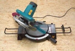 Makita MLS100 Afkortzaag - 1500W - 255 X 30mm -Home gereedschap df6d09f41bfdedb67aba56cbbeea9553