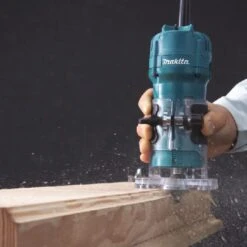 Makita 3709 Kantenfrees - 530W - 6mm 7 Makita 3709 Kantenfrees - 530W - 6mm -Home gereedschap fe1d8dcff9ab5a07e7e25a006bb7abc2